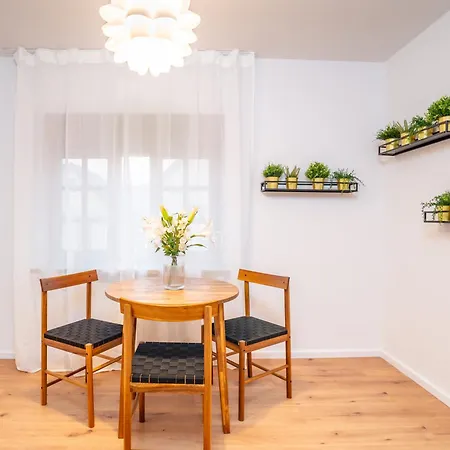 For 4 Guests - Parking Included Appartement Nauen