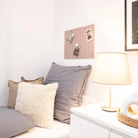 For 4 Guests - Parking Included * Nauen