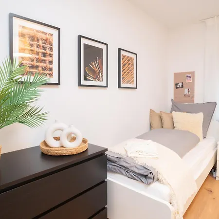 Appartement For 4 Guests - Parking Included Nauen