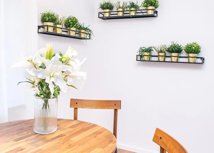 شقة For 4 Guests - Parking Included *