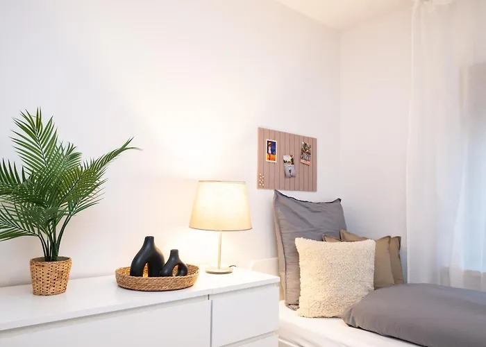 شقة For 4 Guests - Parking Included *