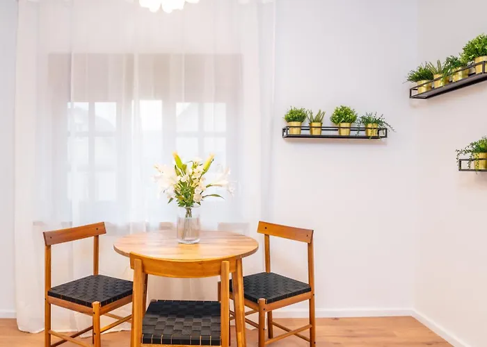 For 4 Guests - Parking Included شقة ناون