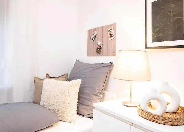 For 4 Guests - Parking Included * ناون