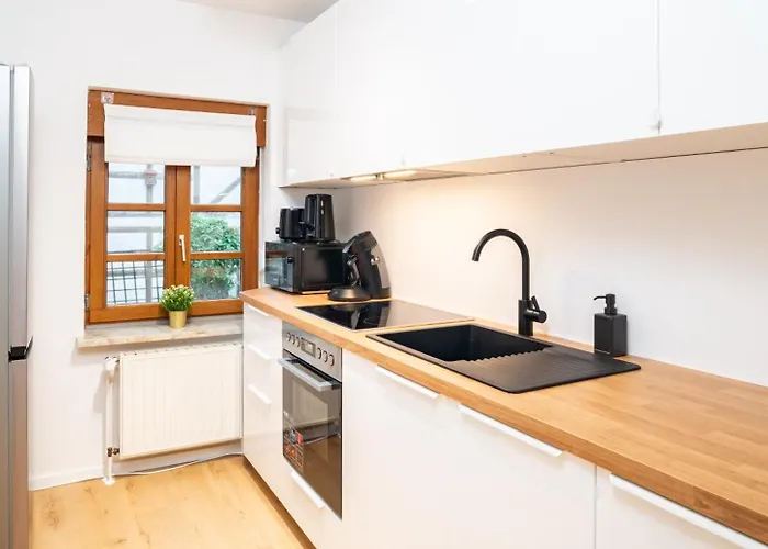 شقة For 4 Guests - Parking Included *