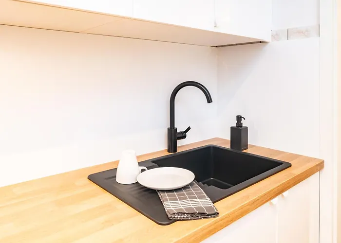 For 4 Guests - Parking Included شقة ناون