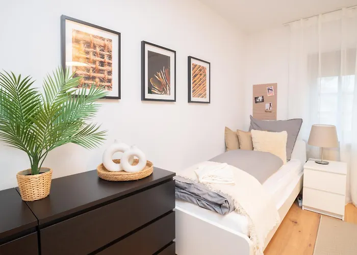 شقة For 4 Guests - Parking Included ناون