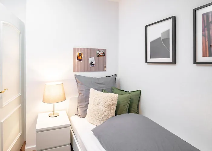 شقة For 4 Guests - Parking Included *