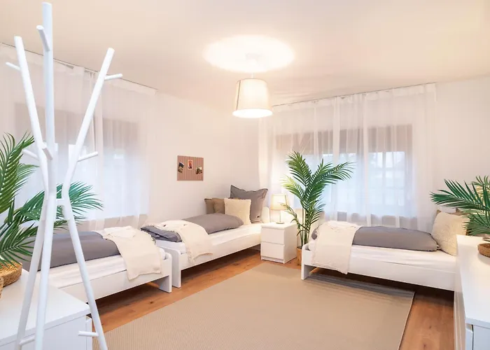 For 4 Guests - Parking Included ناون